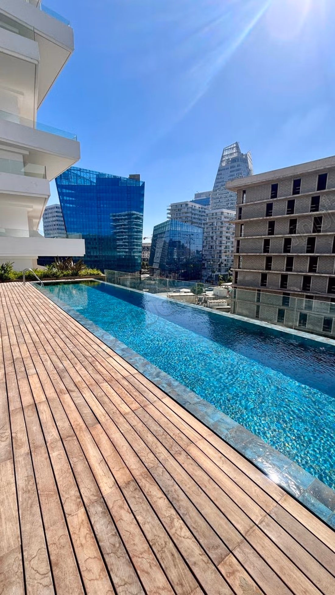 Appartement en vente à Casablanca Finance City.
3 chambres agréables.
Antenne parabolique et sécurité