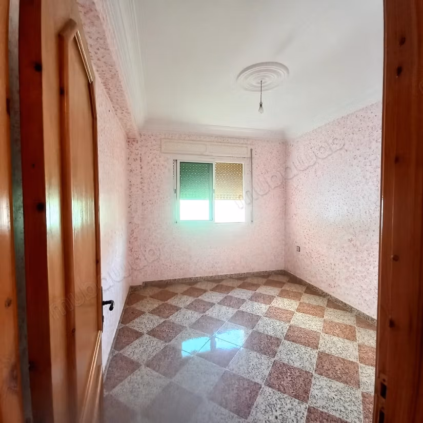 Vente d'un bel appartement à Tanja Balia. 2 pièces confortables. Antenne parabolique et sécurité