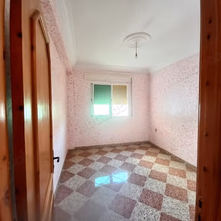 Verkoop van een prachtig appartement in Tanja Balia. 2 comfortabele kamers. Satellietschotel en beveiliging
