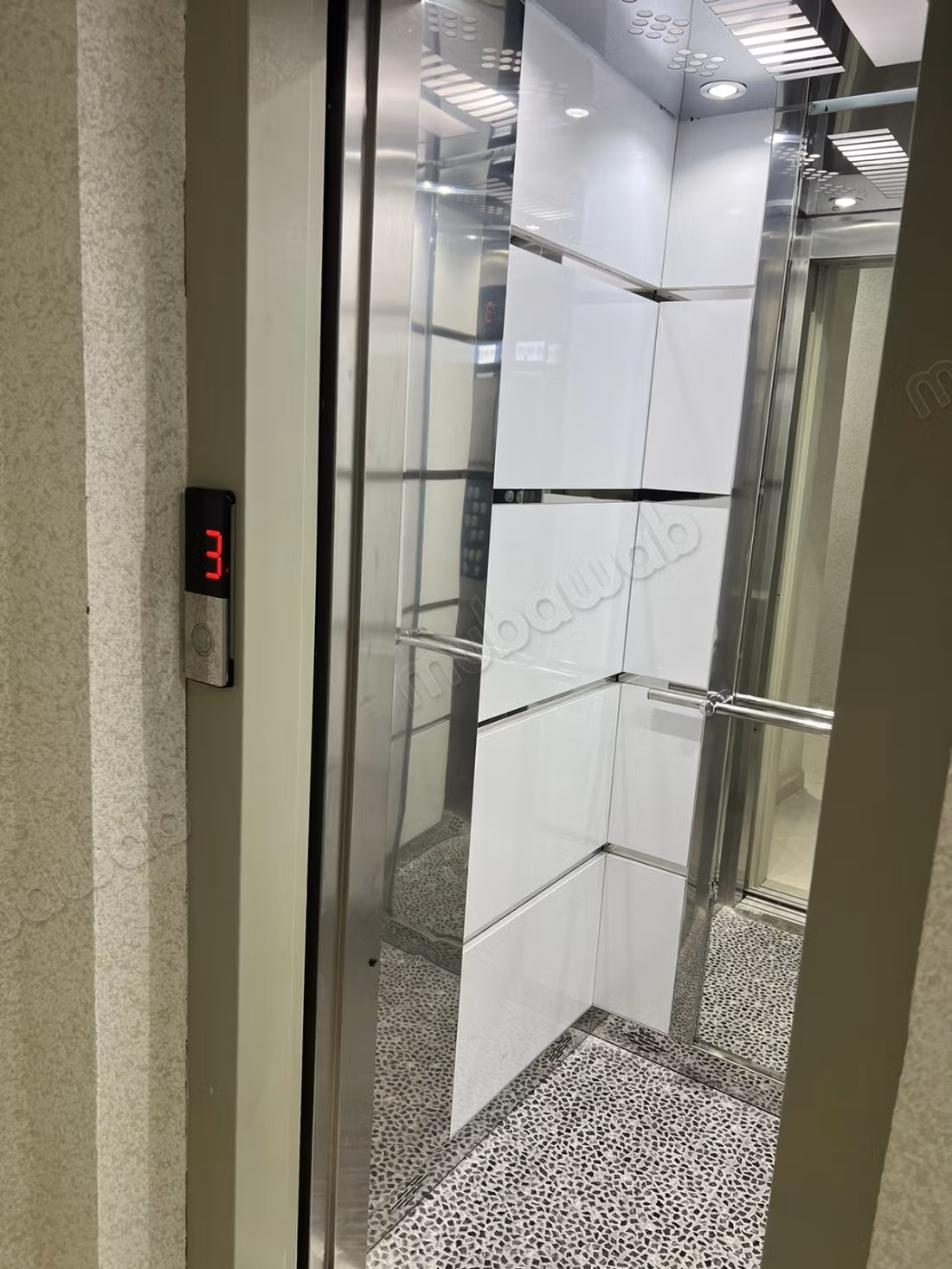 Bel appartement à vendre à Tanja Balia.
Superficie 56 m².
Ascenseur syndic spaces verts 5 minutes de malabata