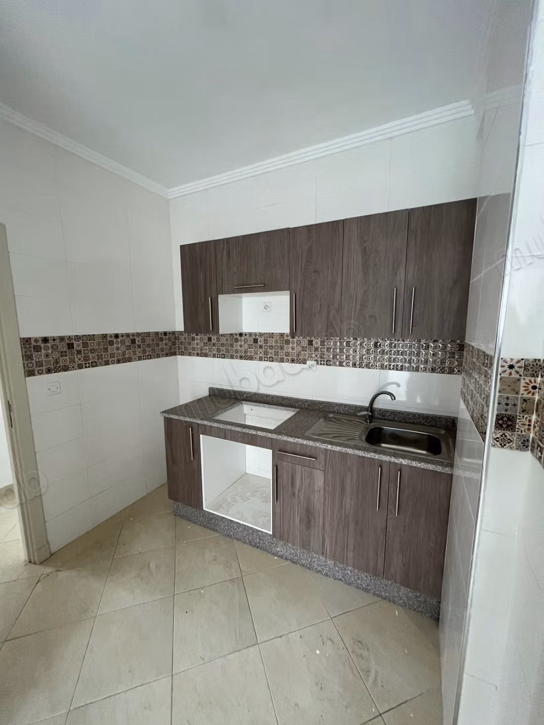 Bel appartement à vendre à Tanja Balia.
Superficie 56 m².
Ascenseur syndic spaces verts 5 minutes de malabata — 2