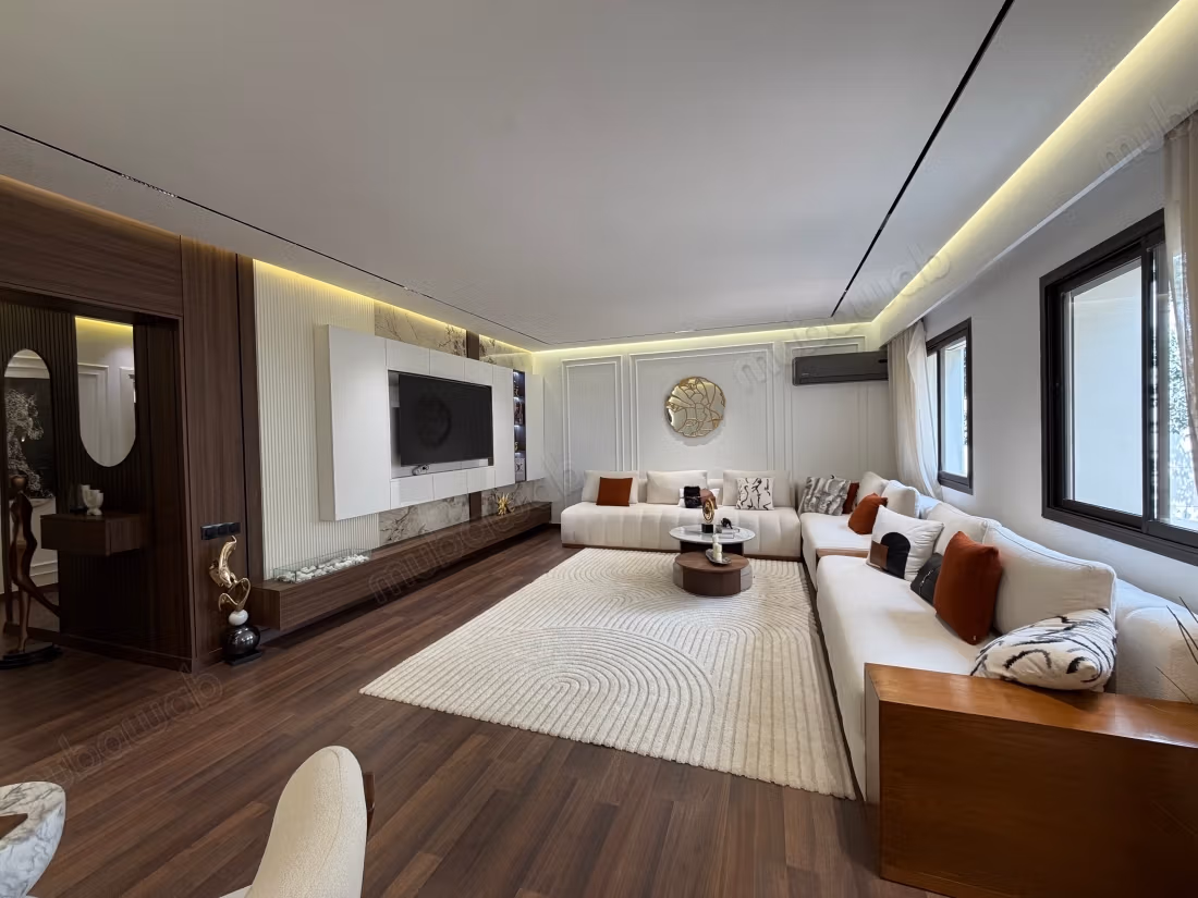 Apartment for rent in Triangle d'Or. 
2 large rooms