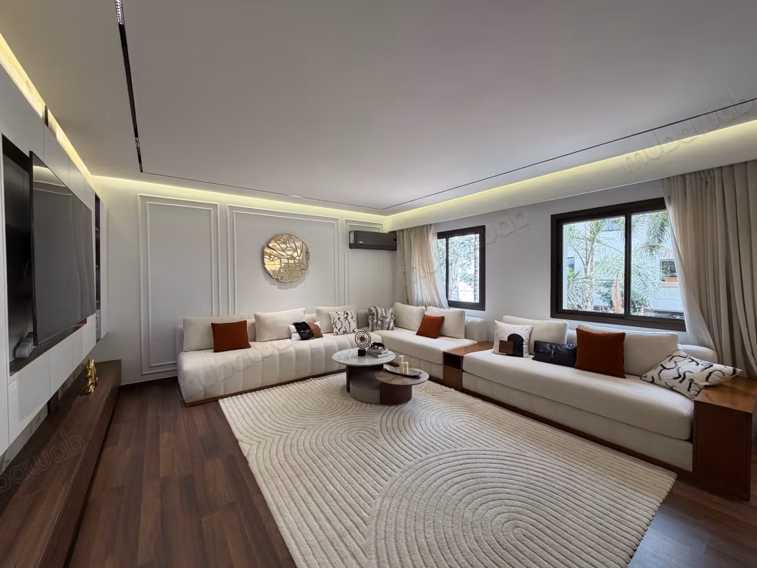 Apartment for rent in Triangle d'Or. 
2 large rooms