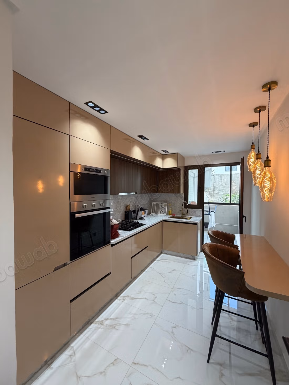 Apartment for rent in Triangle d'Or. 
2 large rooms