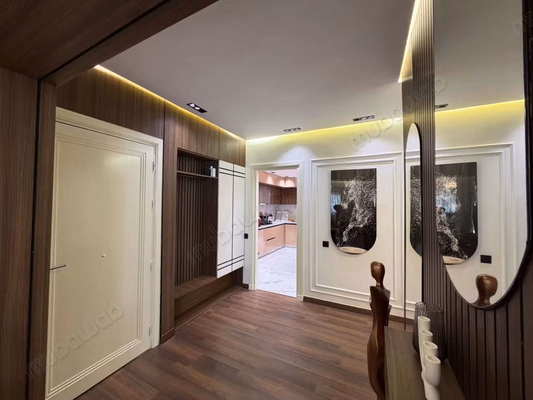 Apartment for rent in Triangle d'Or. 
2 large rooms