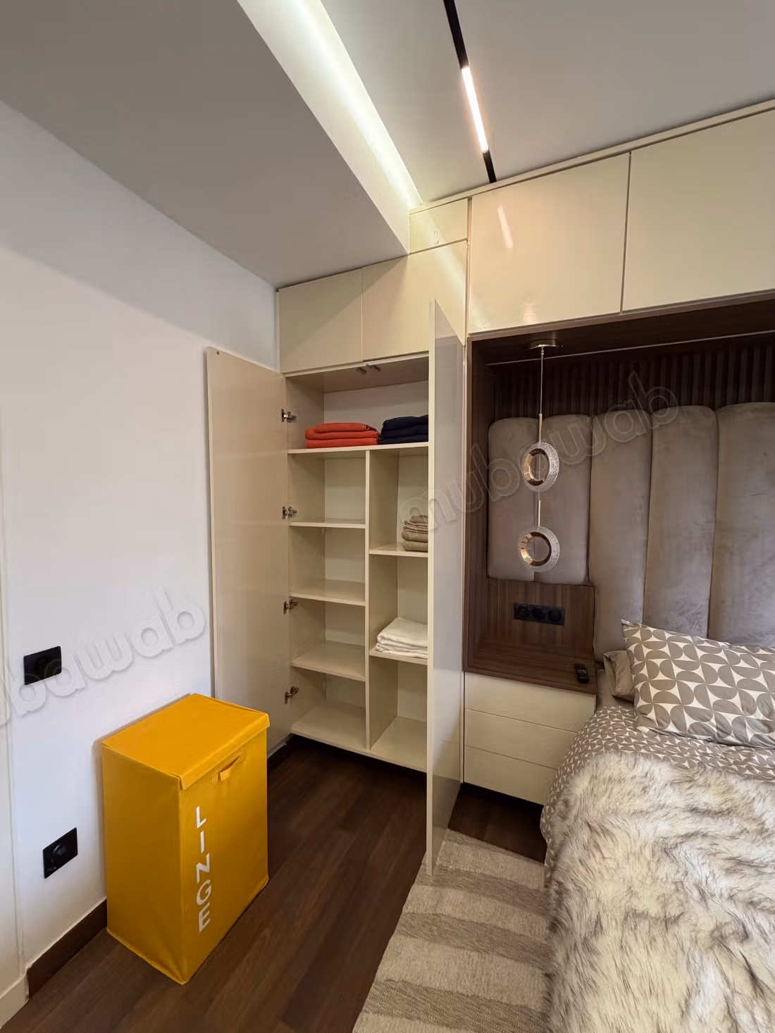 Apartment for rent in Triangle d'Or. 
2 large rooms