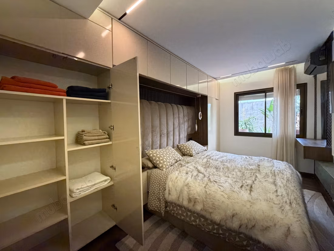 Apartment for rent in Triangle d'Or. 
2 large rooms