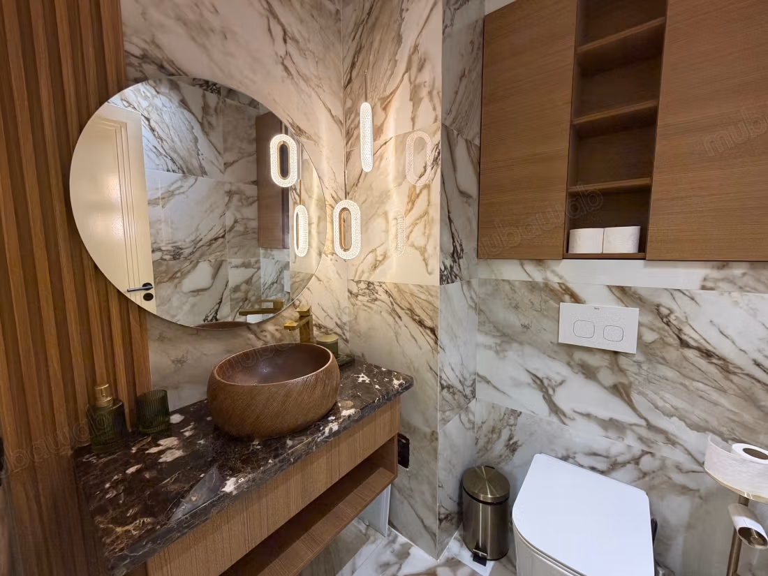 Apartment for rent in Triangle d'Or. 
2 large rooms