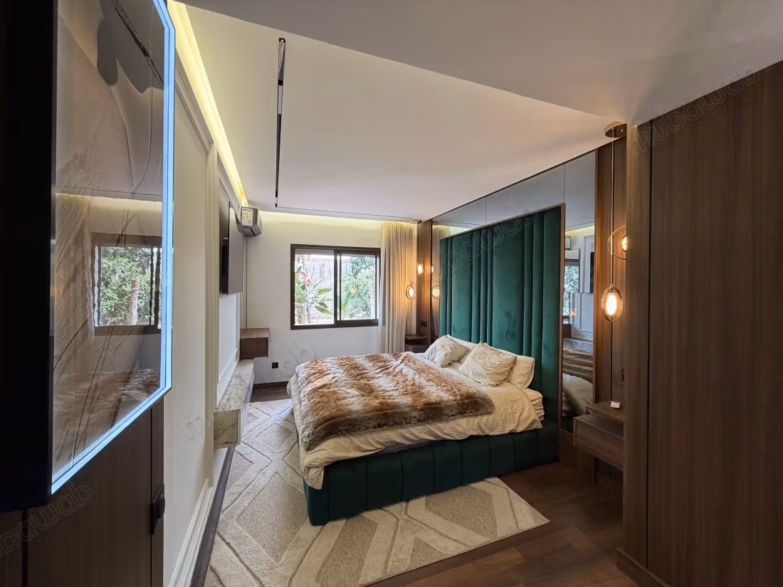 Apartment for rent in Triangle d'Or. 
2 large rooms