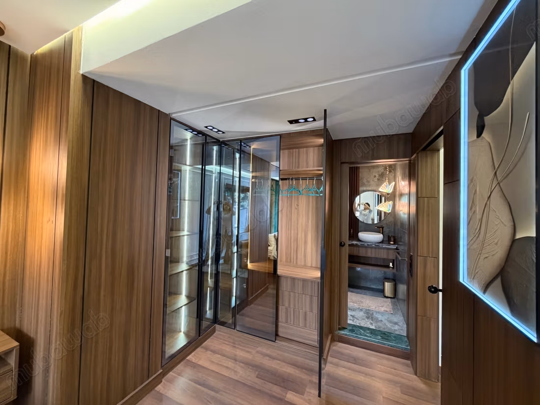 Apartment for rent in Triangle d'Or. 
2 large rooms