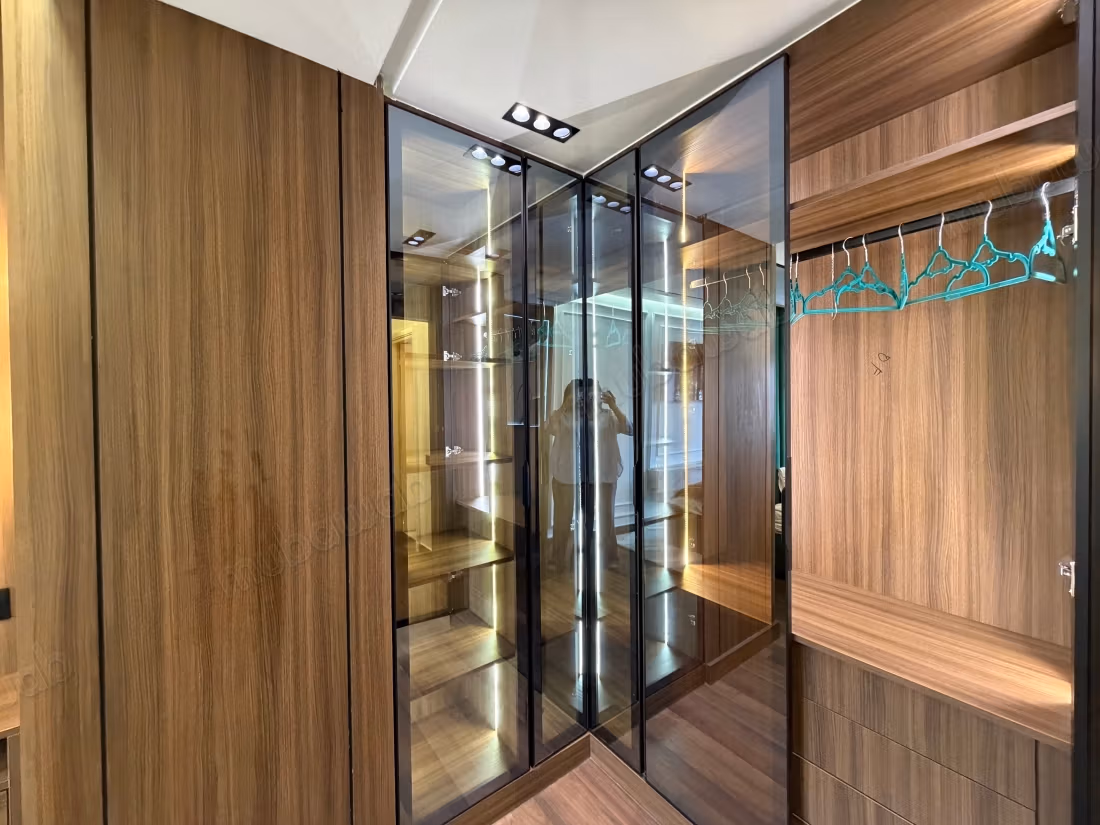 Apartment for rent in Triangle d'Or. 
2 large rooms