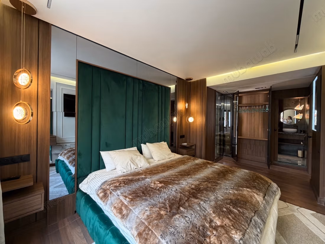 Apartment for rent in Triangle d'Or. 
2 large rooms