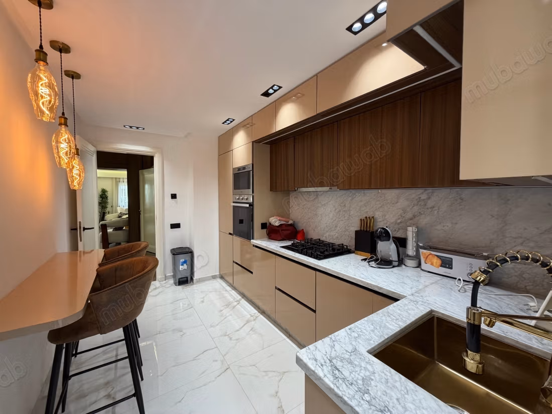 Apartment for rent in Triangle d'Or. 
2 large rooms