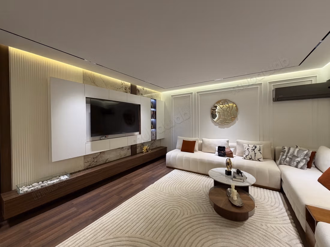 Apartment for rent in Triangle d'Or. 
2 large rooms