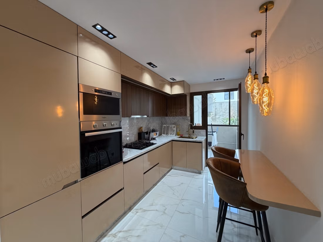 Apartment for rent in Triangle d'Or. 
2 large rooms