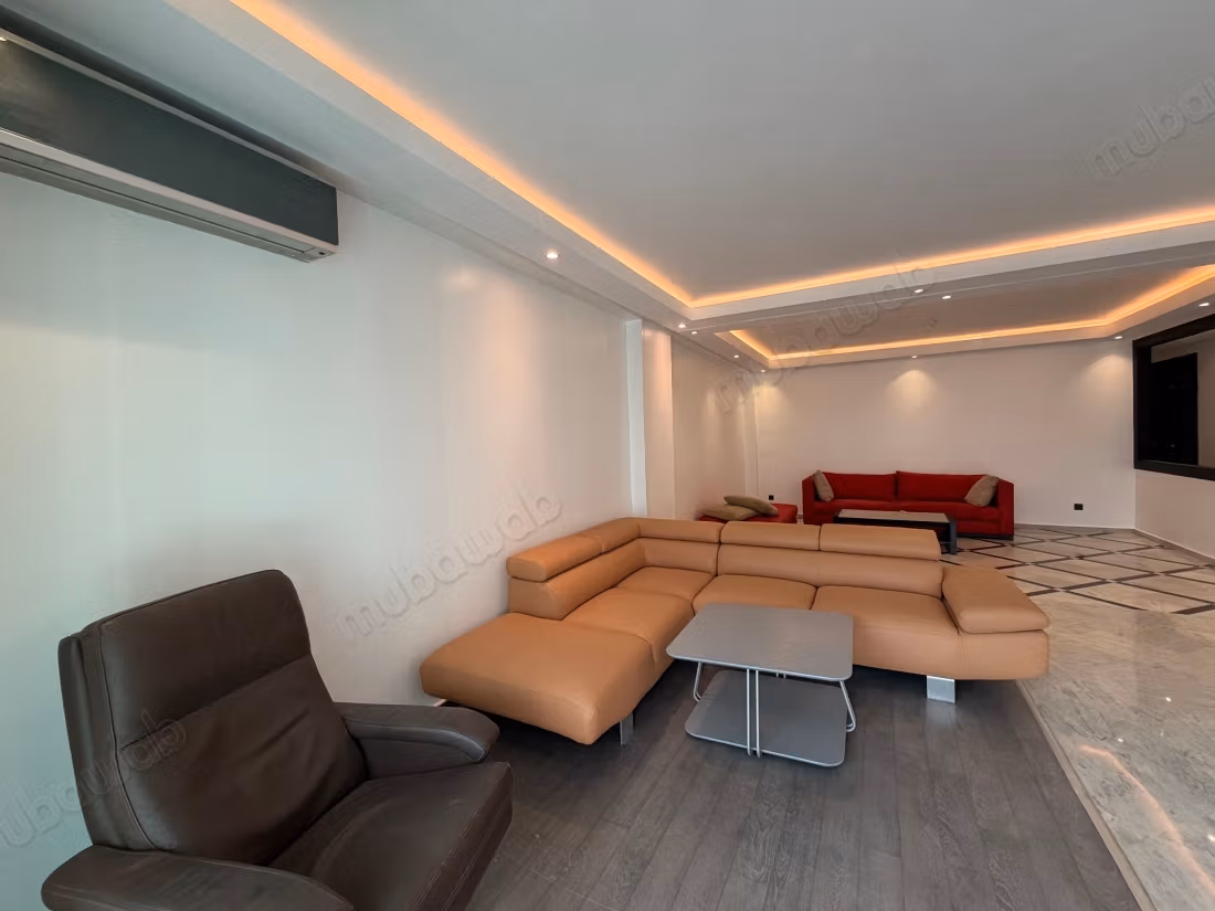 Find an apartment to buy in Racine. Small area 260 m² — 3