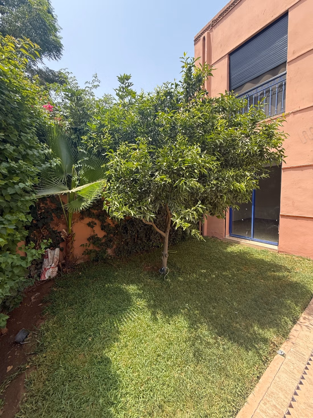 Opportunity to sell a luxury villa on Route Casablanca. 7 large rooms. Concierge service available, air conditioning system