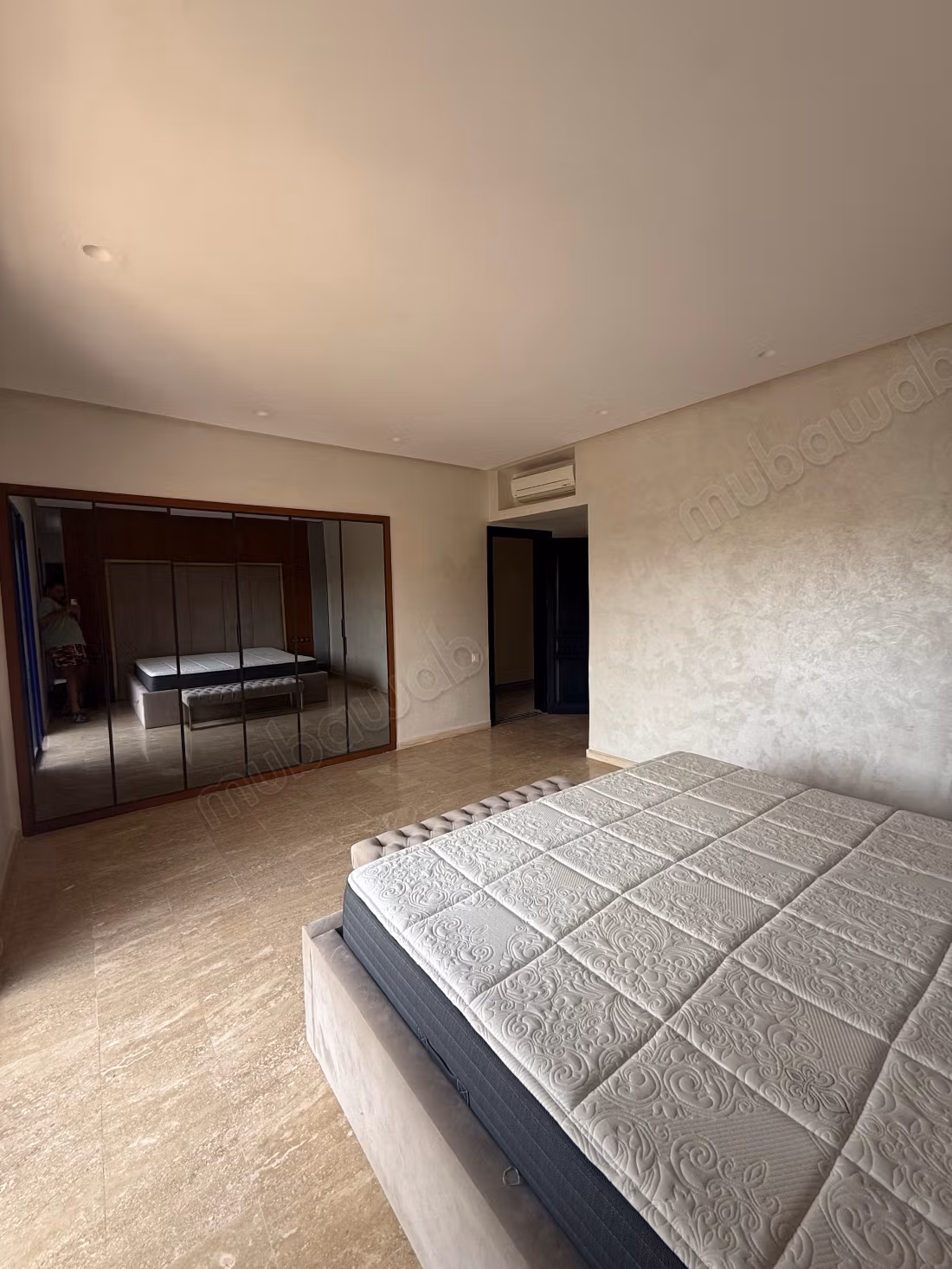 Opportunity to sell a luxury villa on Route Casablanca. 7 large rooms. Concierge service available, air conditioning system