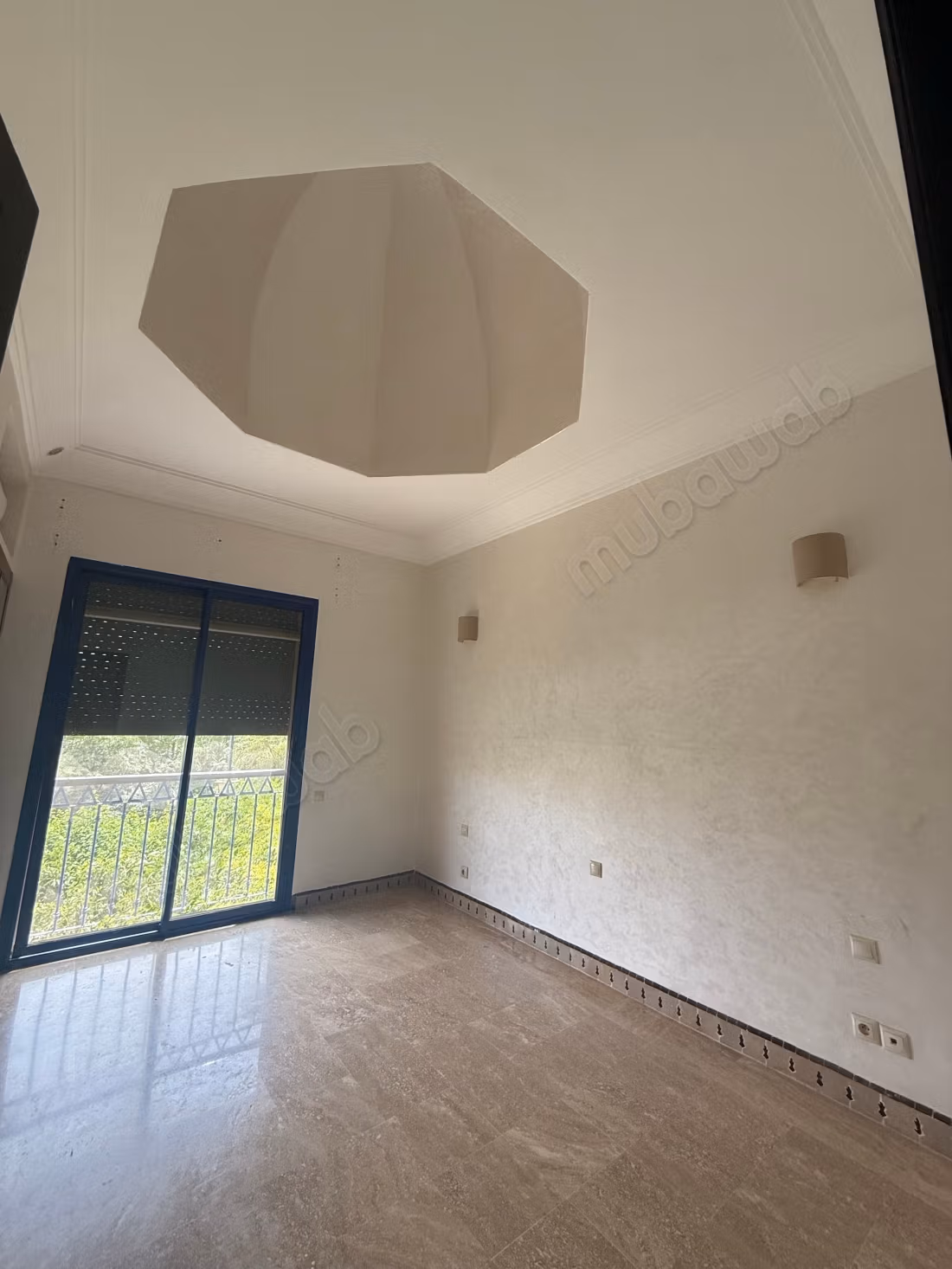 Opportunity to sell a luxury villa on Route Casablanca. 7 large rooms. Concierge service available, air conditioning system
