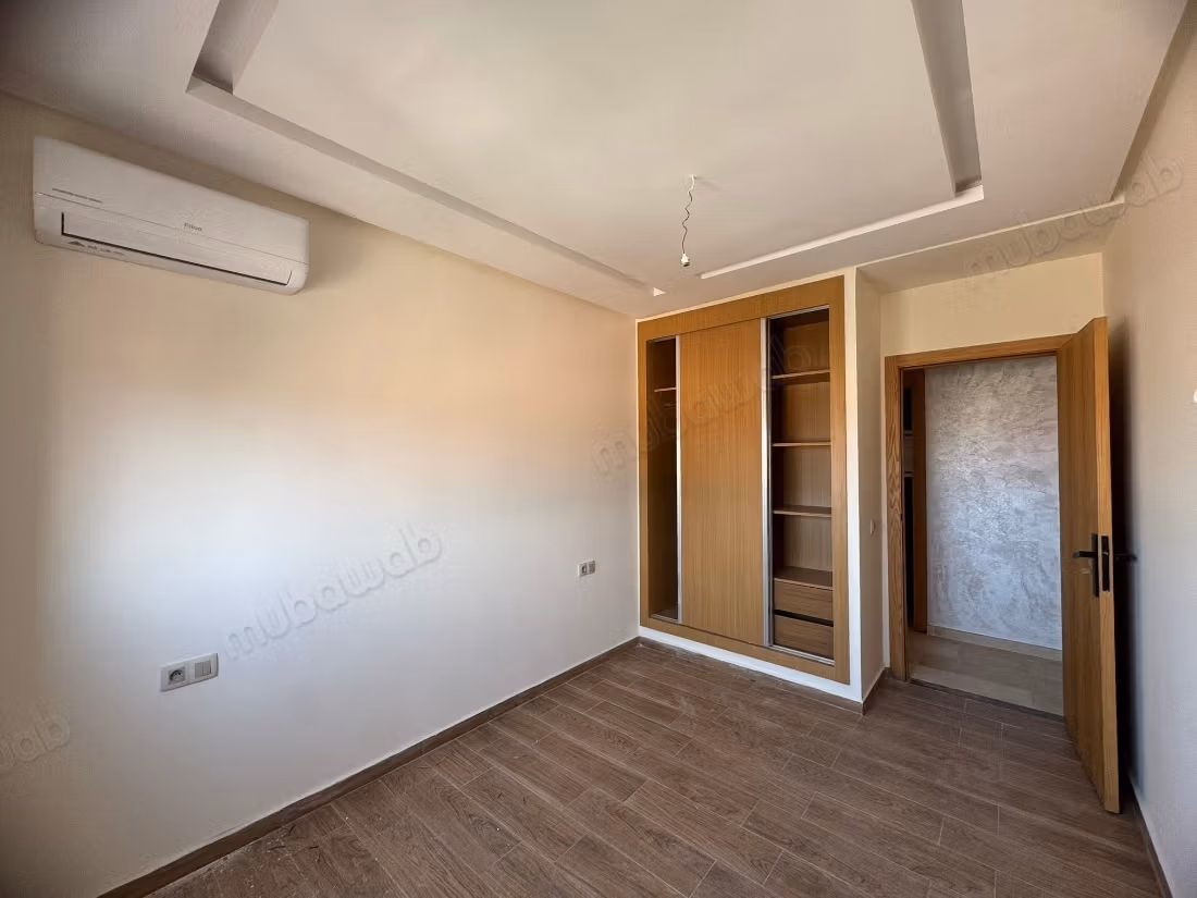 Appartamenti nuovi vuoti con 2 camere e saloni in affitto