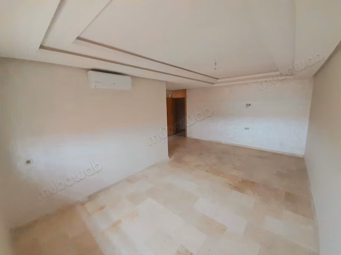 Appartamenti nuovi vuoti con 2 camere e saloni in affitto