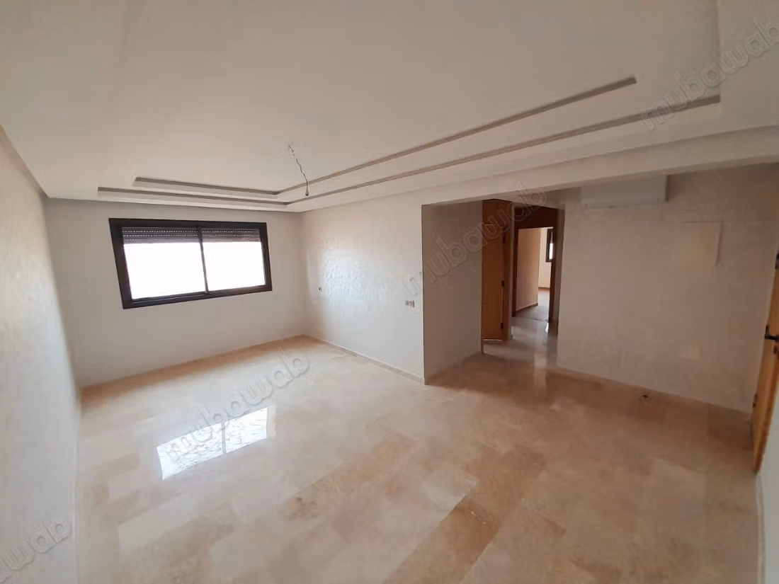 Appartamenti nuovi vuoti con 2 camere e saloni in affitto