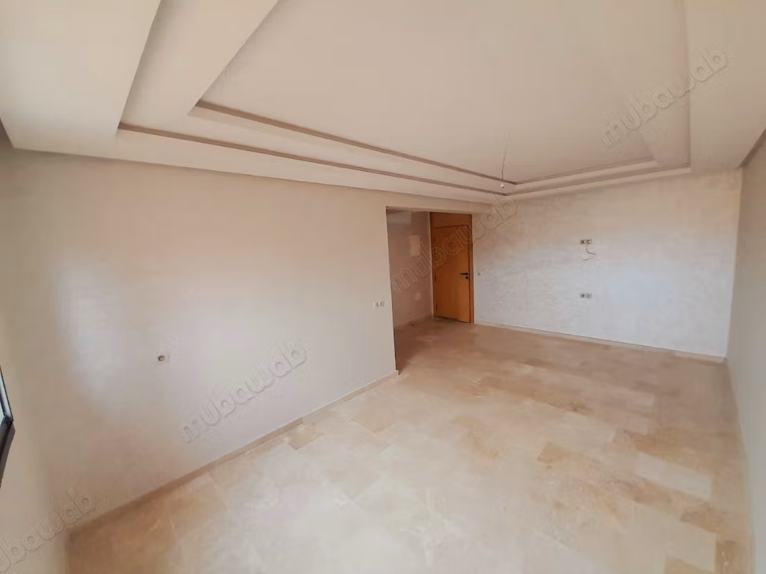 Appartamenti nuovi vuoti con 2 camere e saloni in affitto
