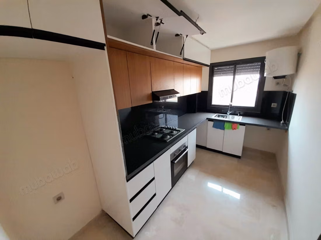 Appartamenti nuovi vuoti con 2 camere e saloni in affitto