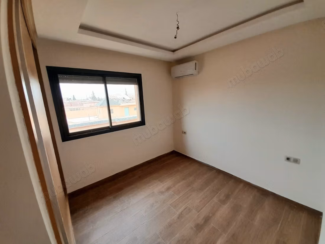 Appartamenti nuovi vuoti con 2 camere e saloni in affitto