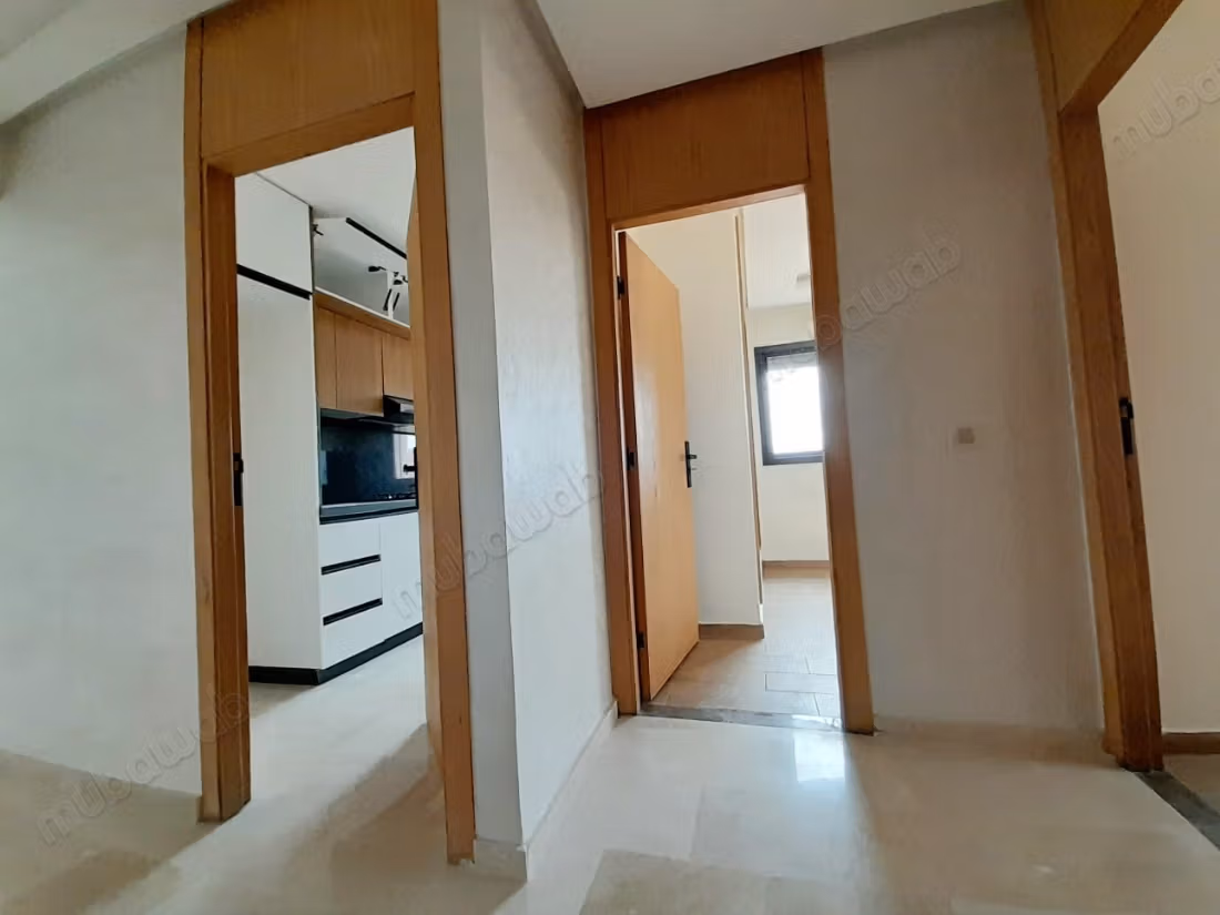 Appartamenti nuovi vuoti con 2 camere e saloni in affitto