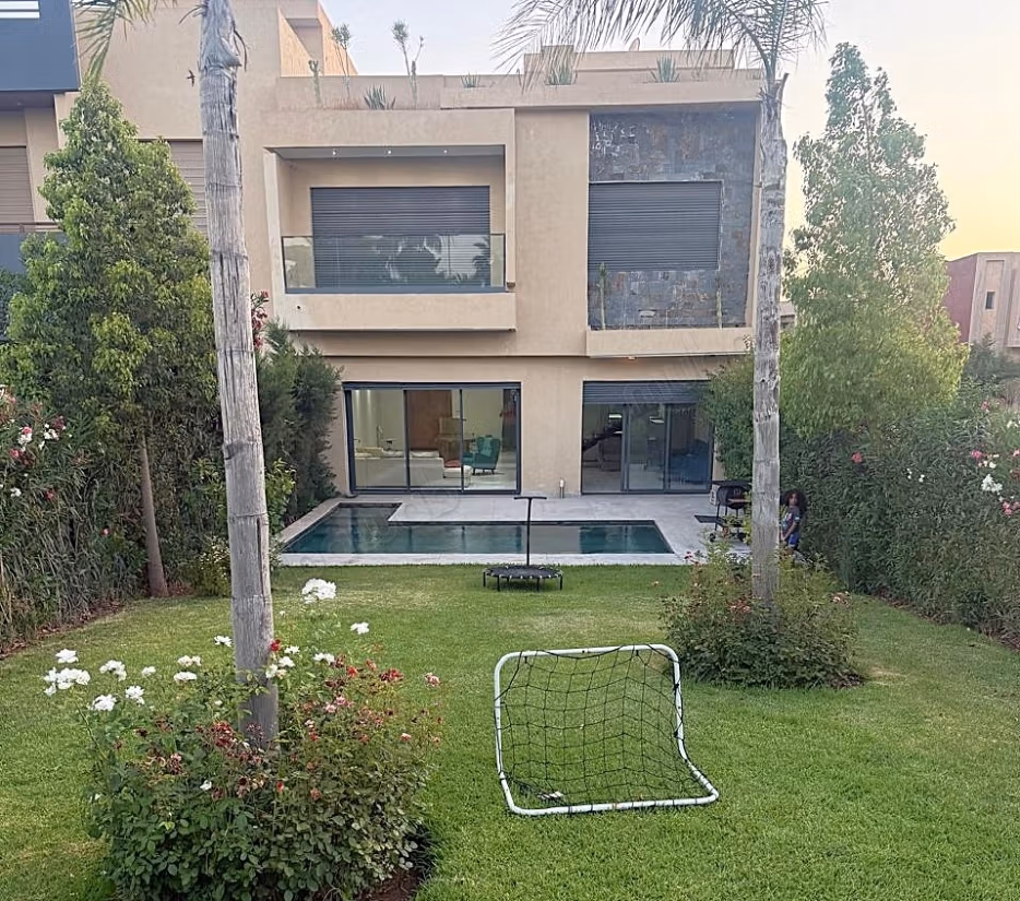 Superbe villa de quatre chambres a Argan