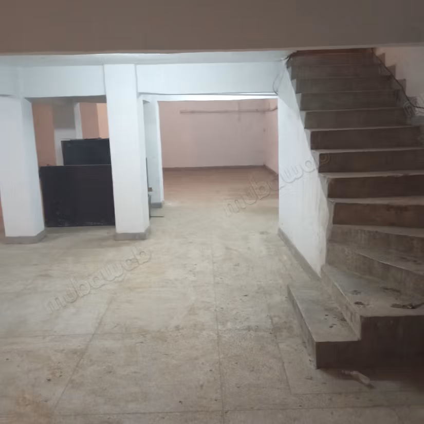 Local commercial en vente à Hay Albaraka. 
Surface de 240 m²