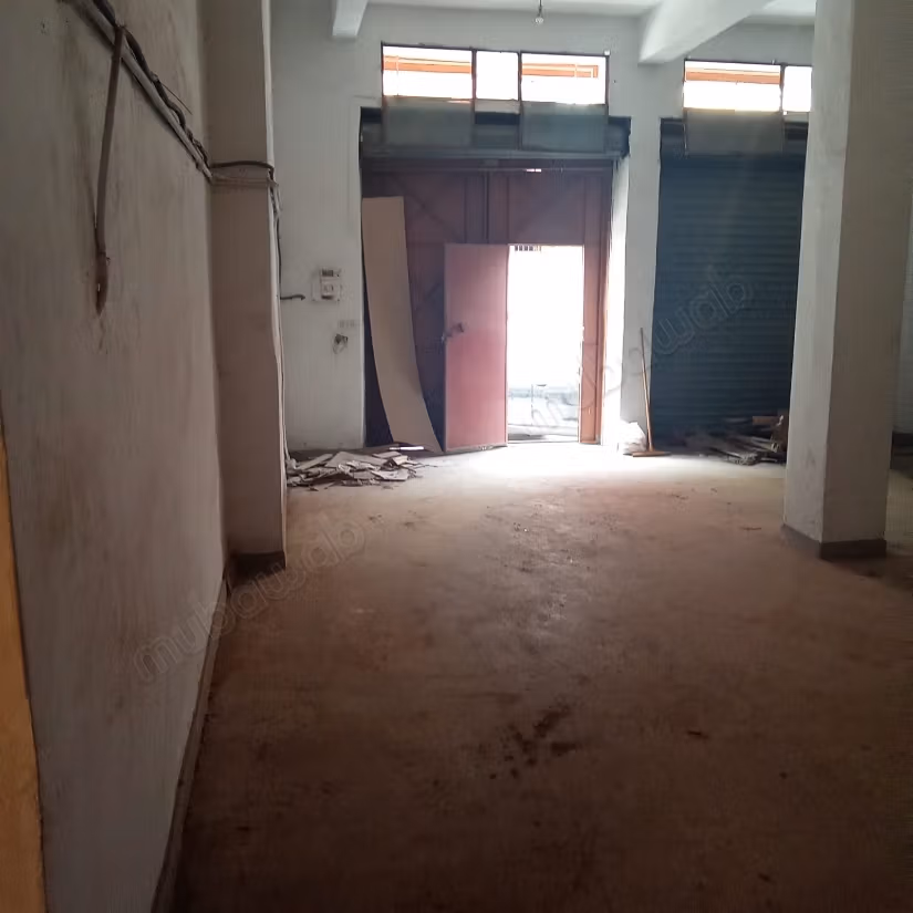 Local commercial en vente à Hay Albaraka. 
Surface de 240 m²