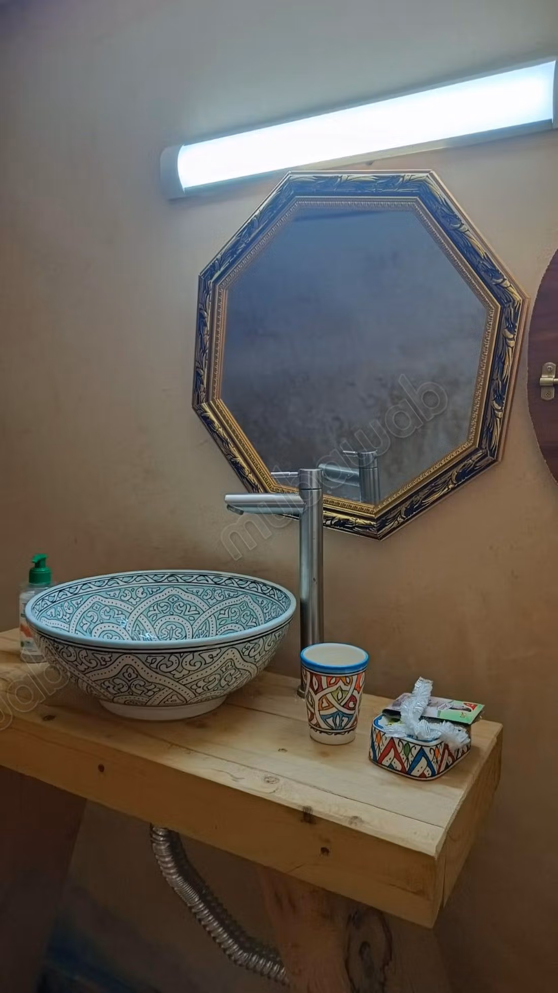 Riad à vendre à Nouvelle Ville. 1 Pièce. Porte blindée, salon marocain