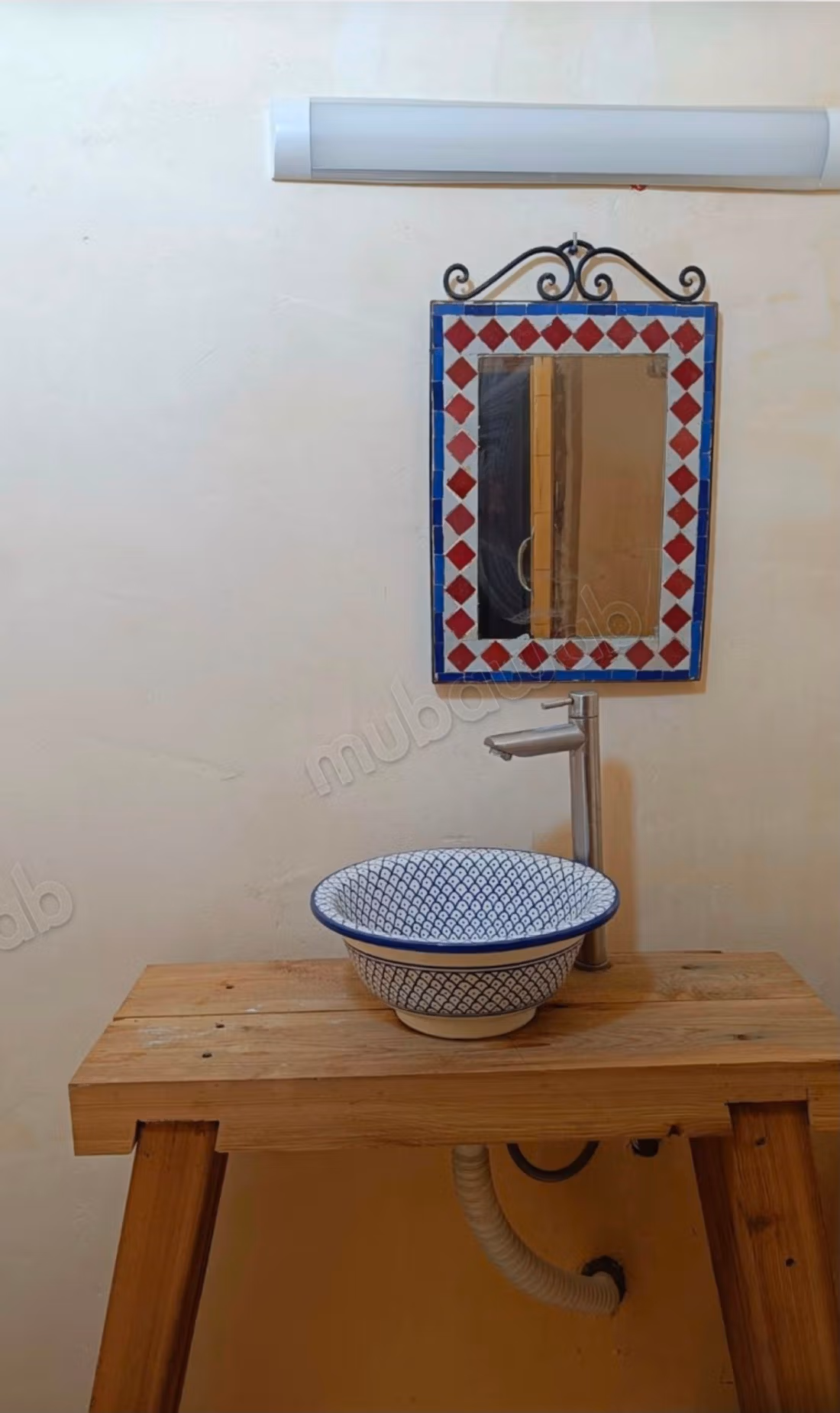Riad à vendre à Nouvelle Ville. 1 Pièce. Porte blindée, salon marocain