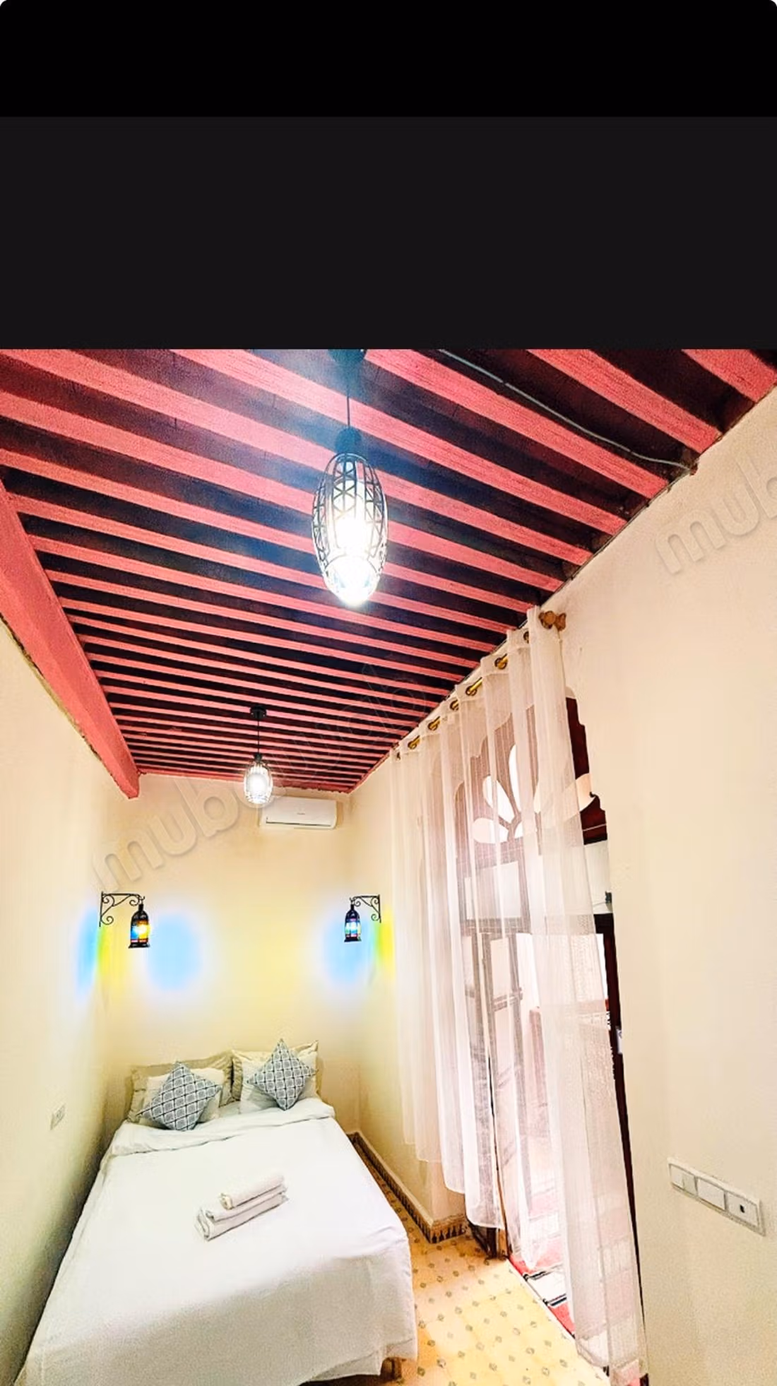 Riad à vendre à Nouvelle Ville. 1 Pièce. Porte blindée, salon marocain