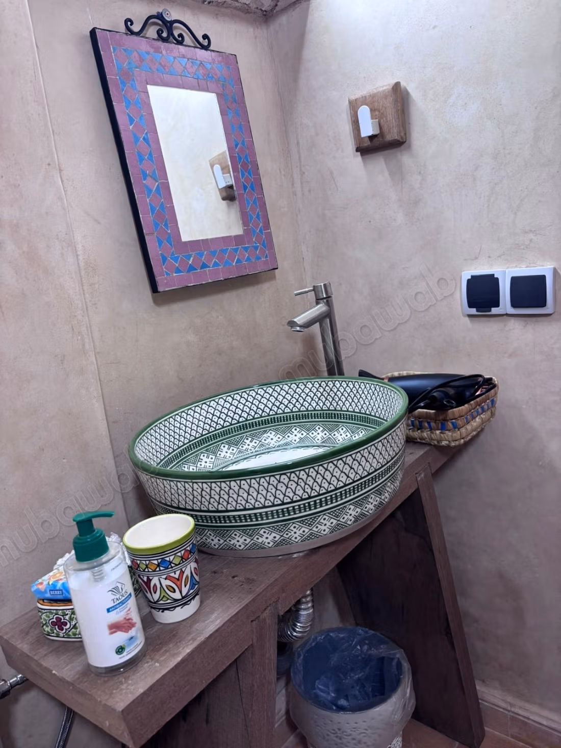 Riad à vendre à Nouvelle Ville. 1 Pièce. Porte blindée, salon marocain