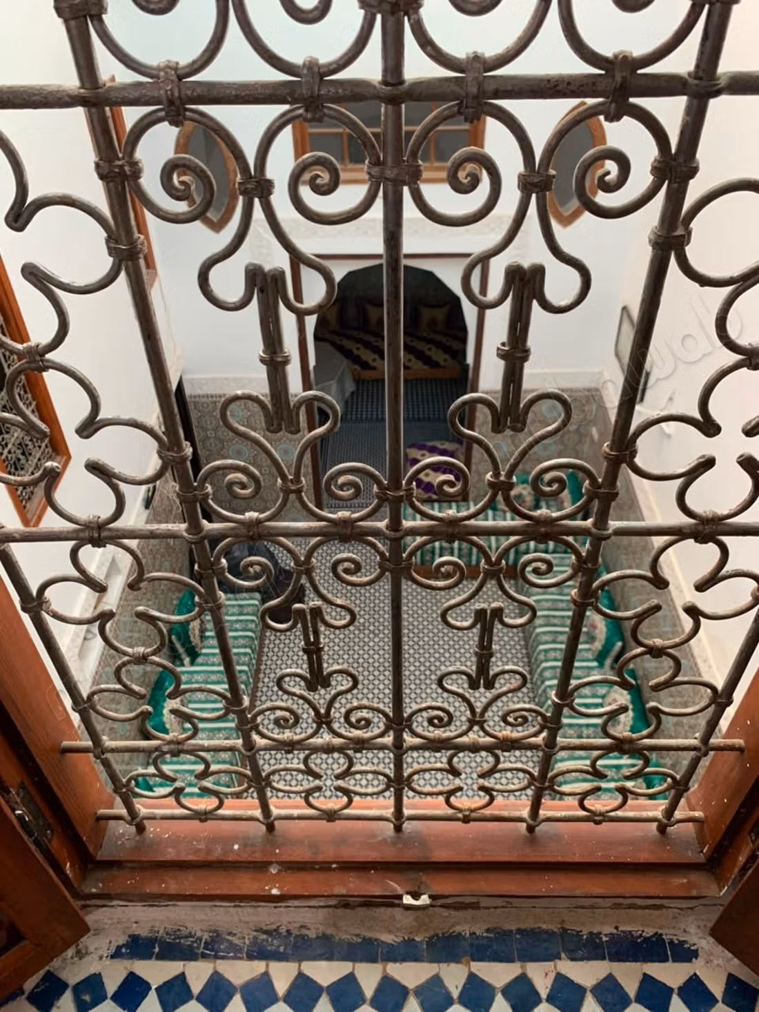 Venta de un superb riad en Ain Kadous. 1 habitación. Vista a las montañas y puerta reforzada