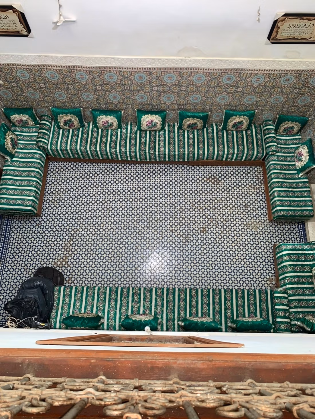Venta de un superb riad en Ain Kadous. 1 habitación. Vista a las montañas y puerta reforzada