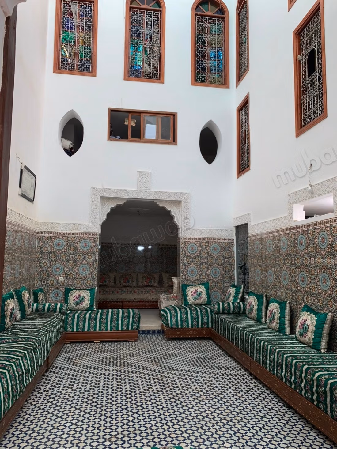 Venta de un superb riad en Ain Kadous. 1 habitación. Vista a las montañas y puerta reforzada