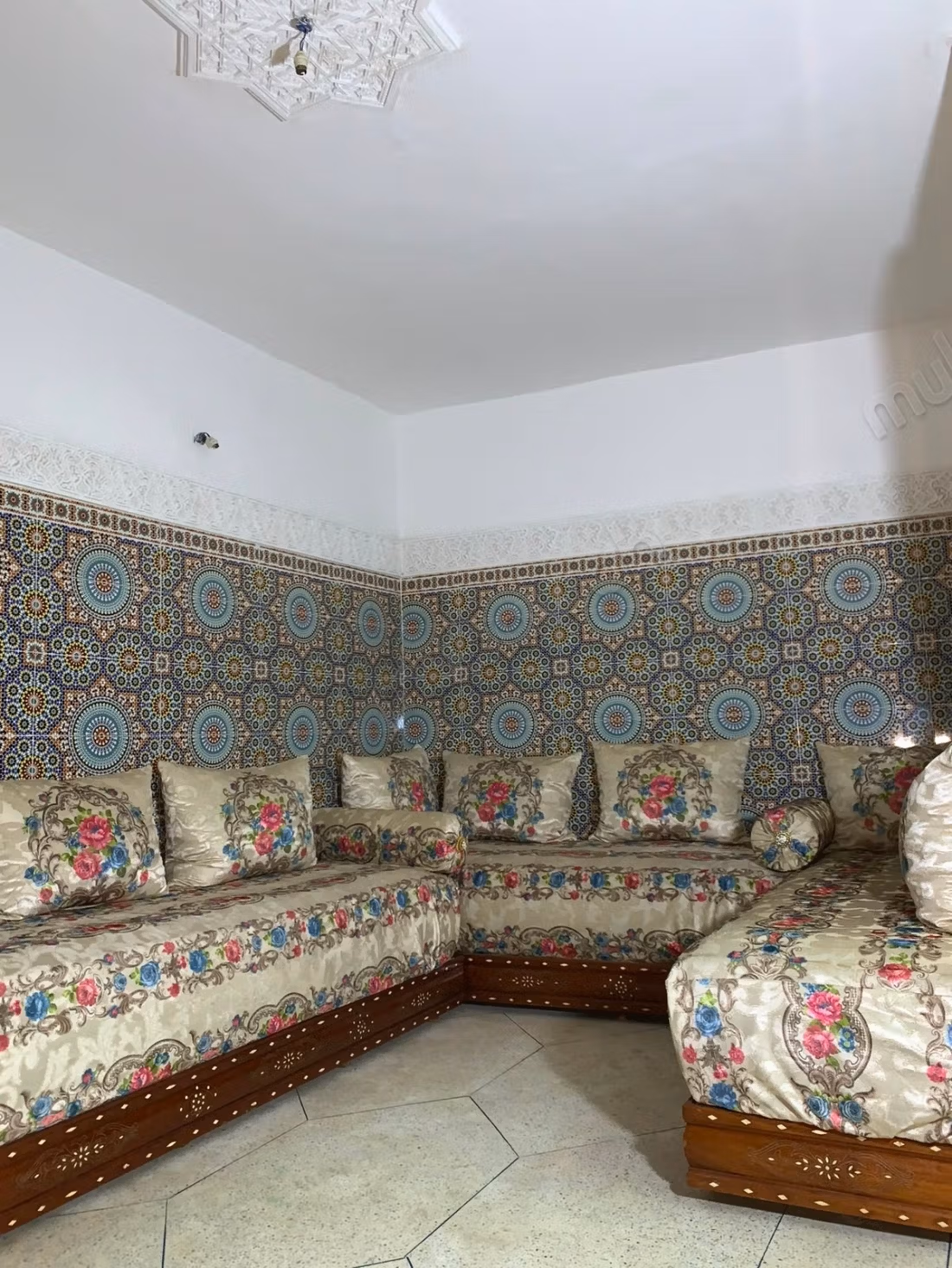 Venta de un superb riad en Ain Kadous. 1 habitación. Vista a las montañas y puerta reforzada