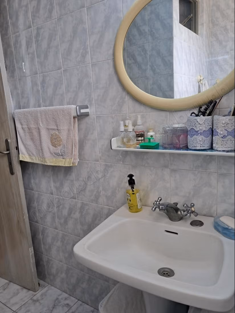 A Vendre _ Appartement S2 rénové à Cité Zitouna