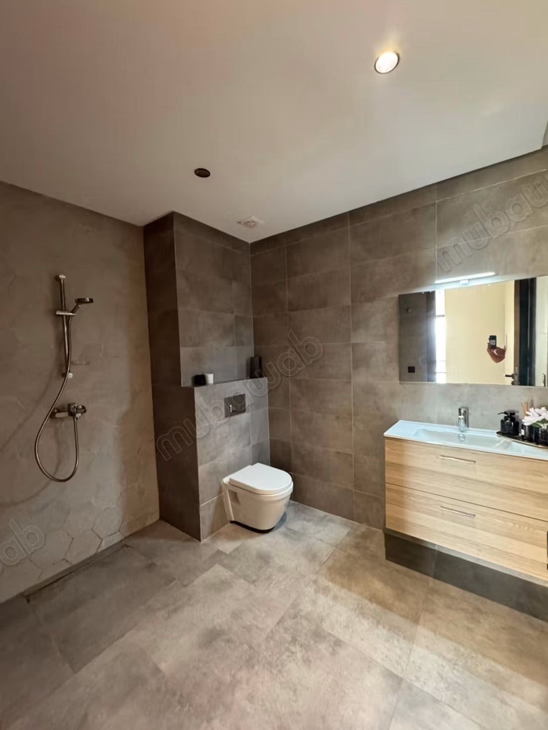 Appartement avec terrass – À louer en longue durée