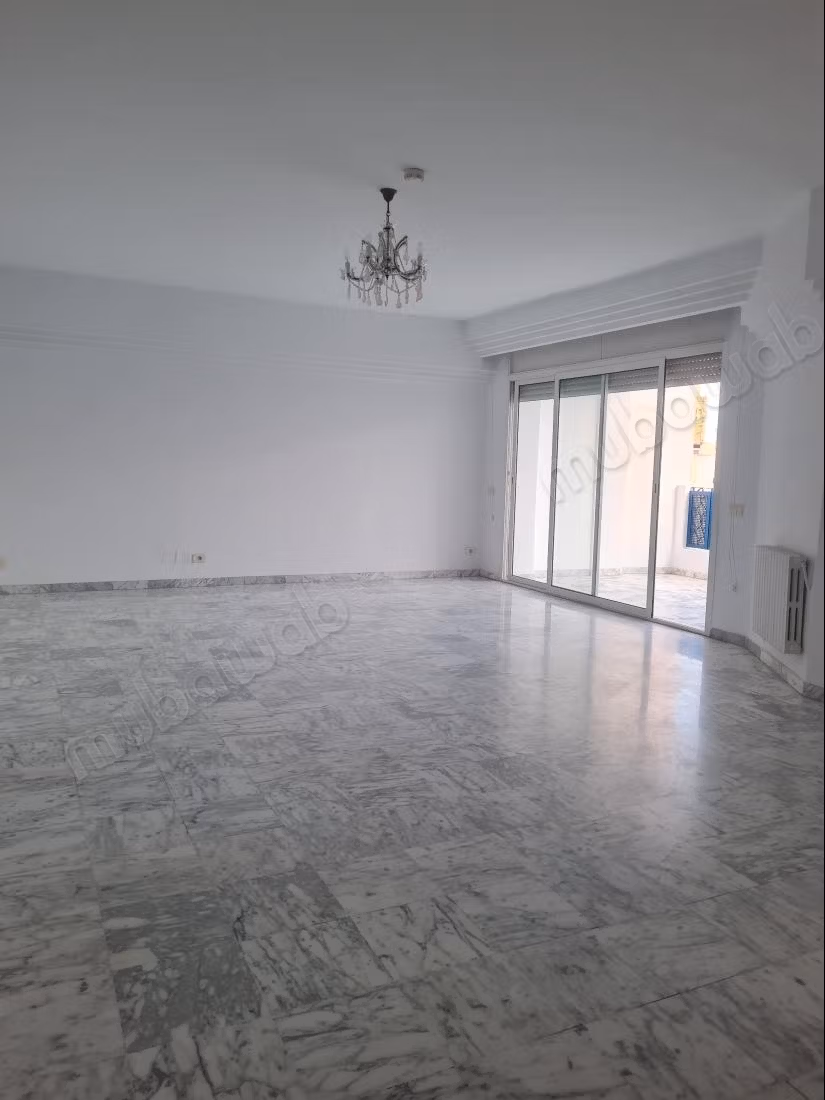 Appartamento in affitto a La Marsa Ville. 3 camere da letto. Garage e terrazzo