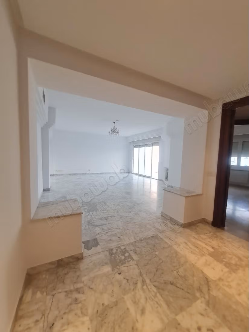 Appartamento in affitto a La Marsa Ville. 3 camere da letto. Garage e terrazzo