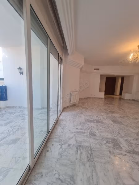 Appartamento in affitto a La Marsa Ville. 3 camere da letto. Garage e terrazzo