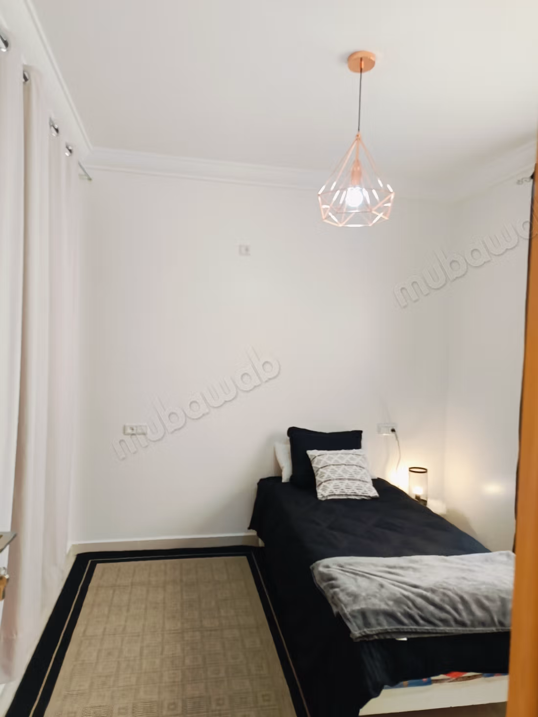 B II Hikma. Surface totale 100 m². Meublé