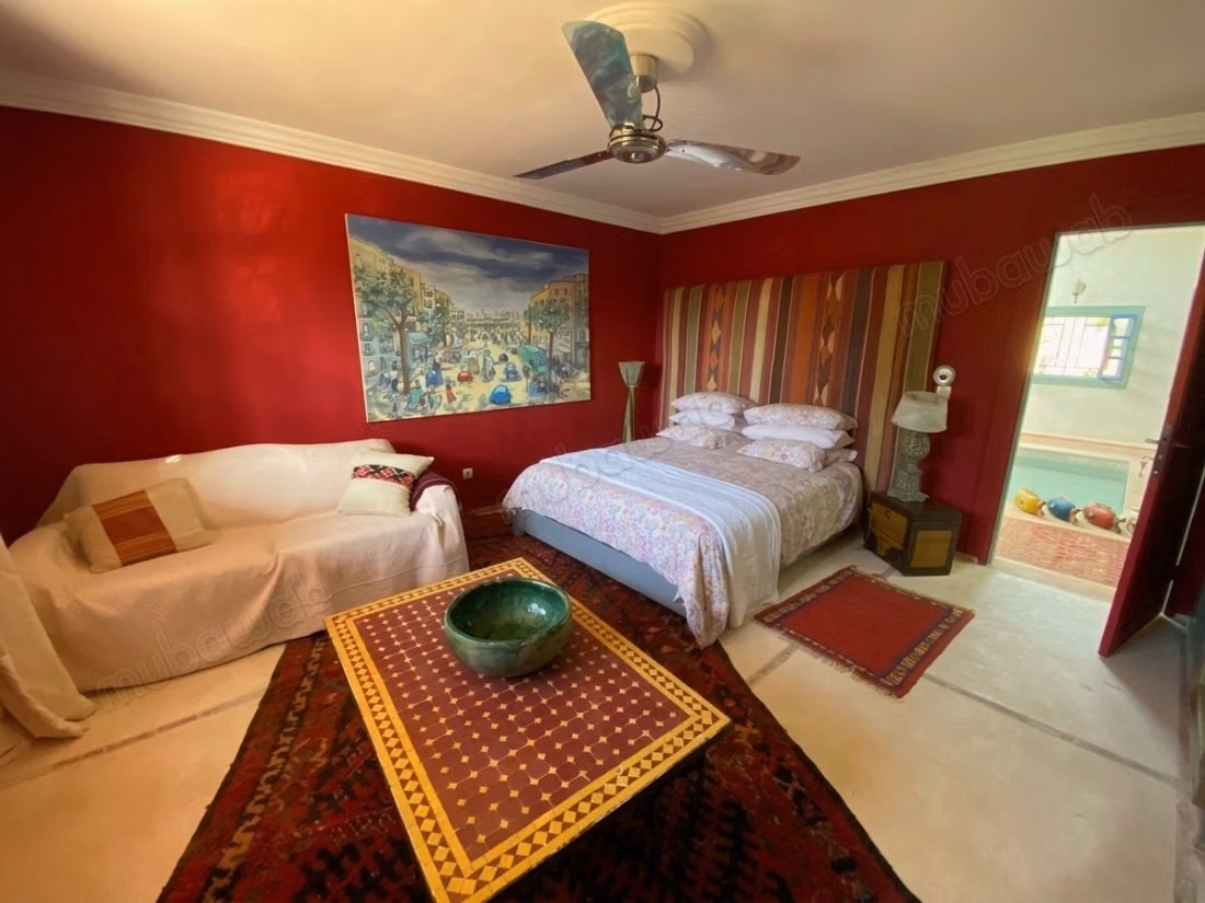 Magnificent villa with 6 bedrooms, featuring 2 swimming pools