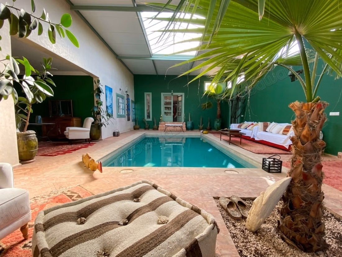 Magnificent villa with 6 bedrooms, featuring 2 swimming pools
