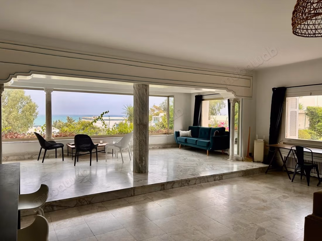 Luxury villa for rent in La Marsa. Area 700 m². Air conditioning and fireplace.